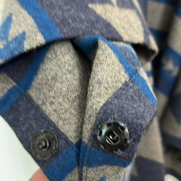 Pendleton Geometric Patterned wool Cape with Button Closure - Picture 6 of 6